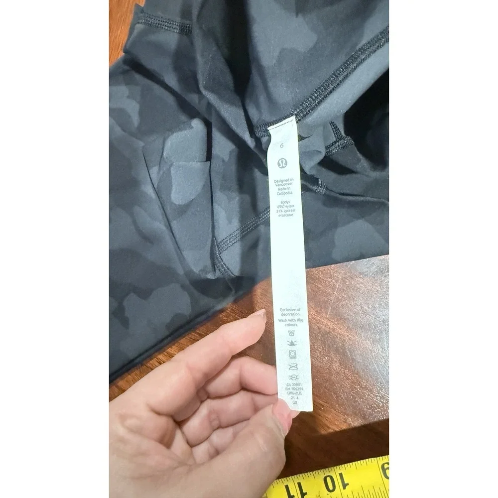 Lululemon Black Gray Camo High Rise Cropped Leggings Size 6‎ Womens Yoga